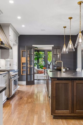1932 Kenwood Parkway, Minneapolis, MN 55405