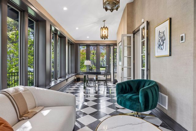 1932 Kenwood Parkway, Minneapolis, MN 55405