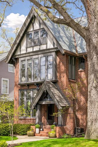 1932 Kenwood Parkway, Minneapolis, MN 55405