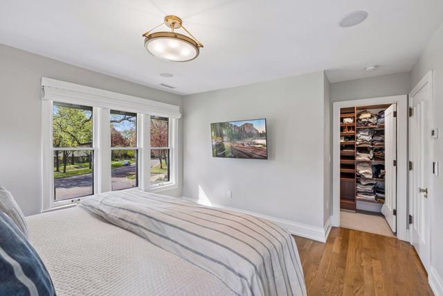 1932 Kenwood Parkway, Minneapolis, MN 55405