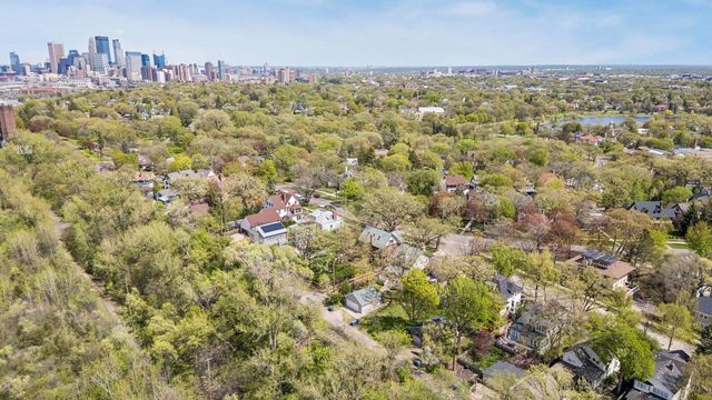 1932 Kenwood Parkway, Minneapolis, MN 55405