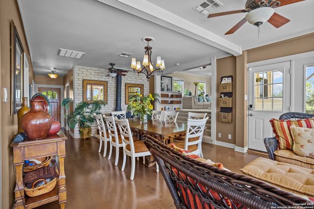 481 Private Road 2610, Mico, TX 78056