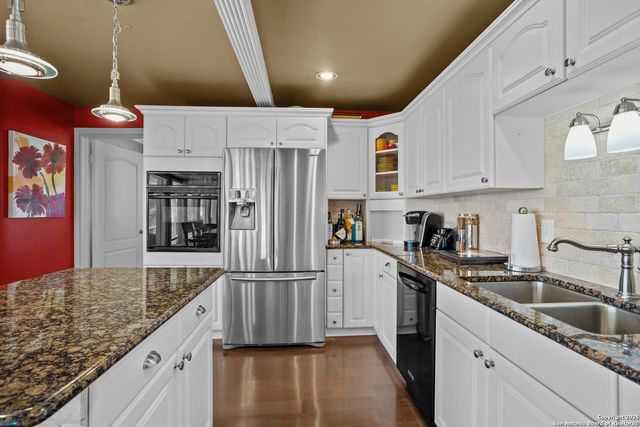 481 Private Road 2610, Mico, TX 78056