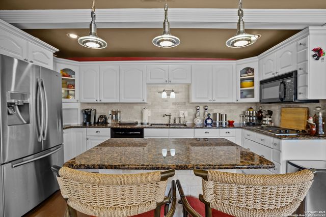 481 Private Road 2610, Mico, TX 78056