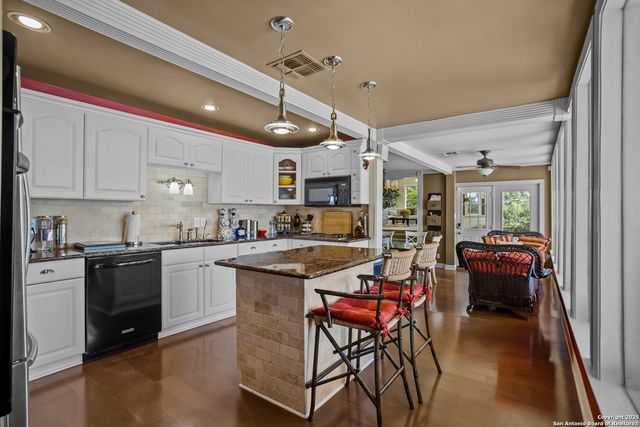 481 Private Road 2610, Mico, TX 78056