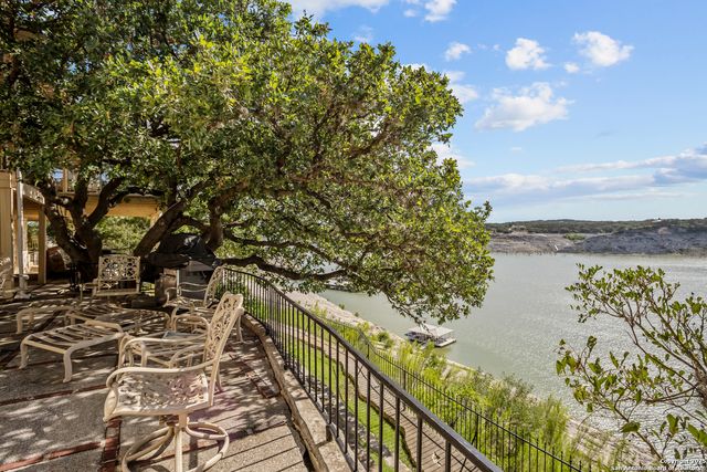 481 Private Road 2610, Mico, TX 78056