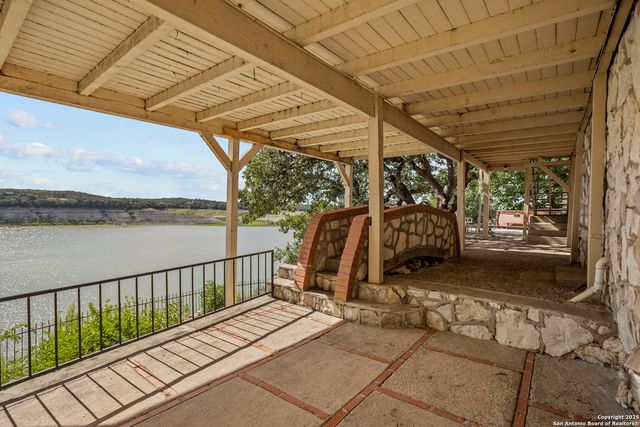 481 Private Road 2610, Mico, TX 78056