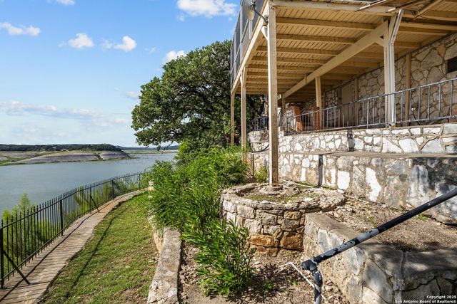 481 Private Road 2610, Mico, TX 78056