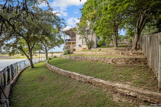 481 Private Road 2610, Mico, TX 78056