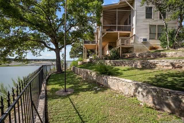 481 Private Road 2610, Mico, TX 78056