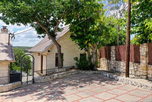 481 Private Road 2610, Mico, TX 78056