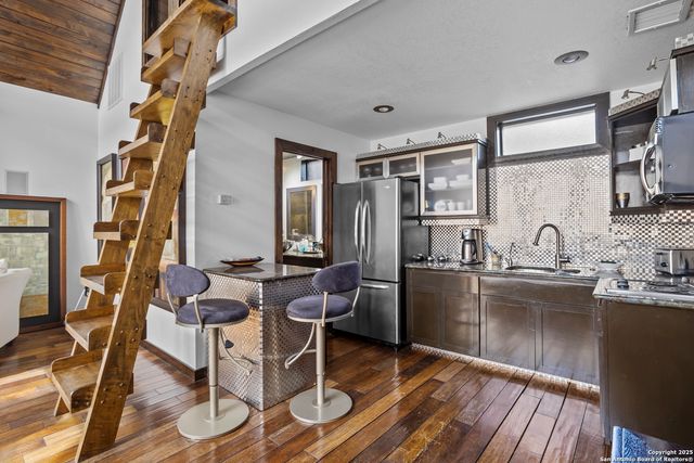 481 Private Road 2610, Mico, TX 78056