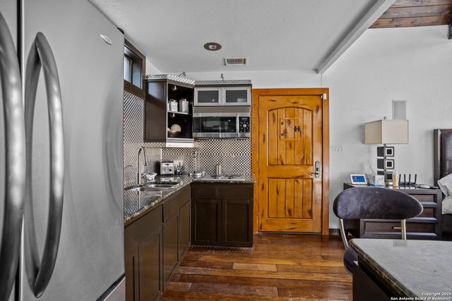 481 Private Road 2610, Mico, TX 78056