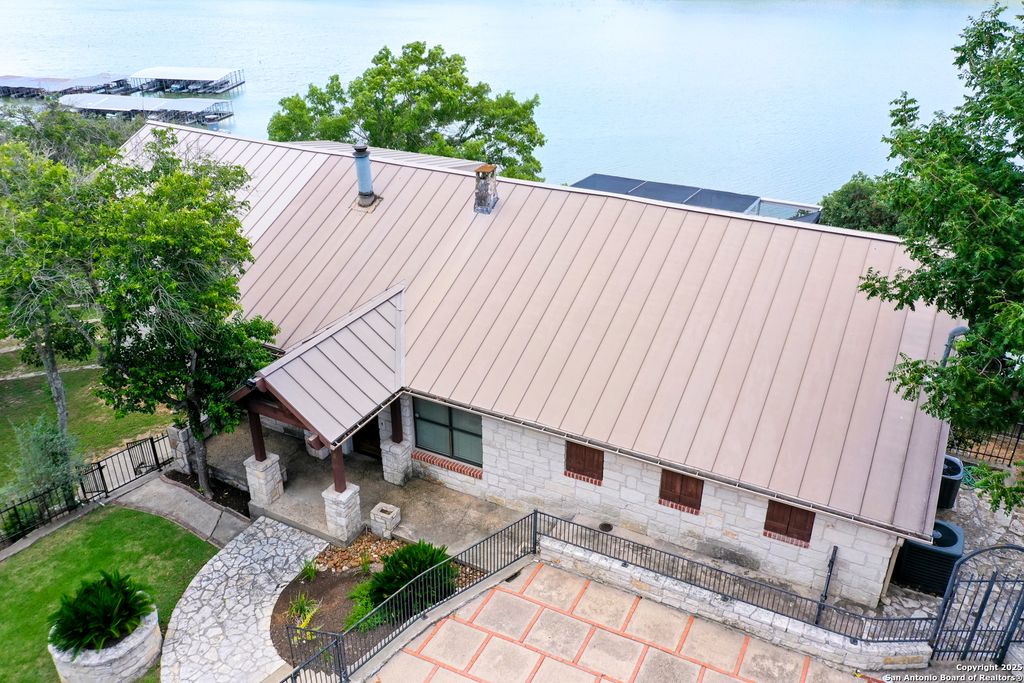 481 Private Road 2610, Mico, TX 78056