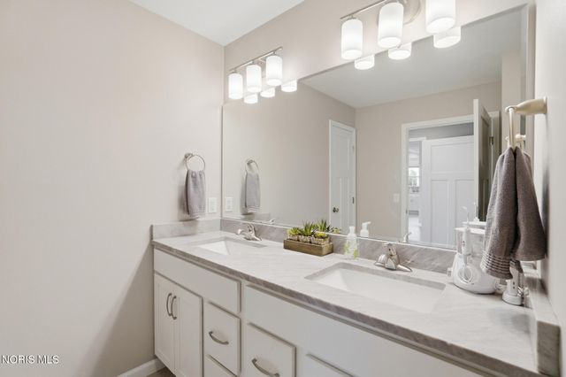 3909 Ten Mile Creek Drive, Sylvania, OH 43560
