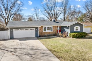 530 Sunshine Court, Algonquin, IL 60102