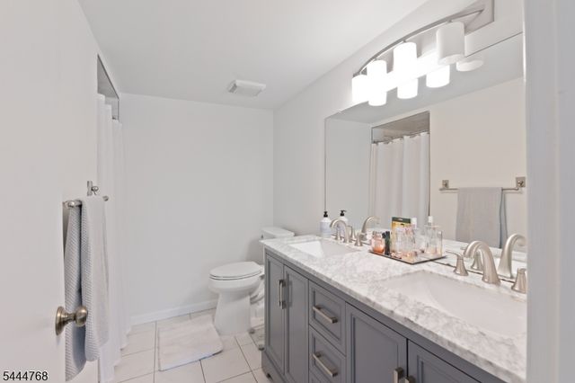 114 Federal Hill Rd, Pompton Lakes Boro, NJ 07442