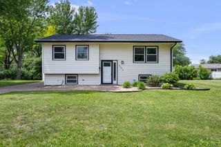 2602 Greenway Drive, Bettendorf, IA 52722