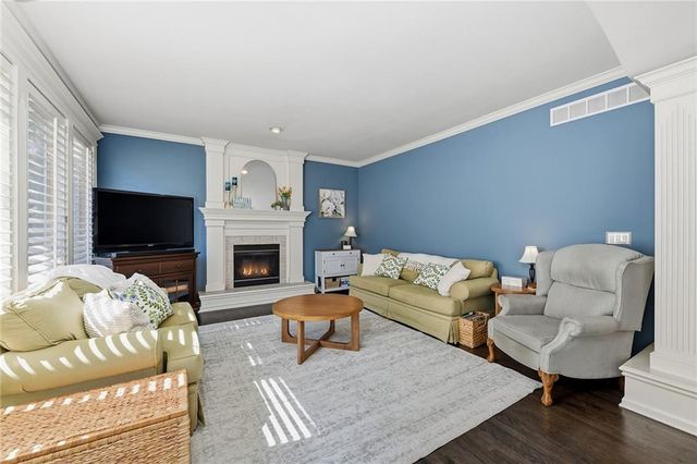 533 NE EMERALD Drive, Lee's Summit, MO 64064