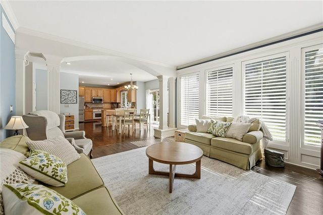 533 NE EMERALD Drive, Lee's Summit, MO 64064