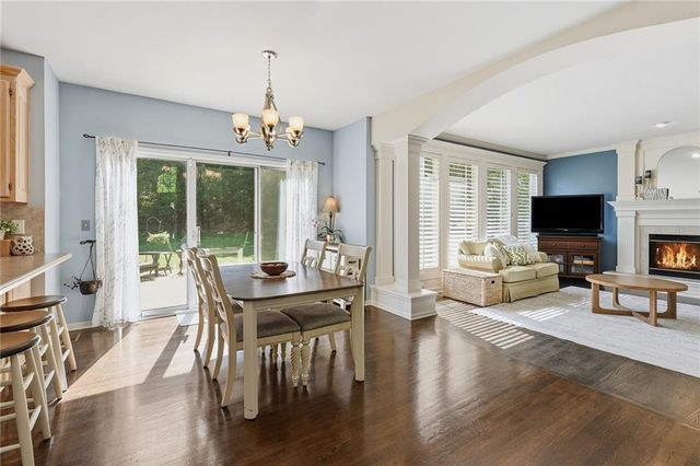 533 NE EMERALD Drive, Lee's Summit, MO 64064