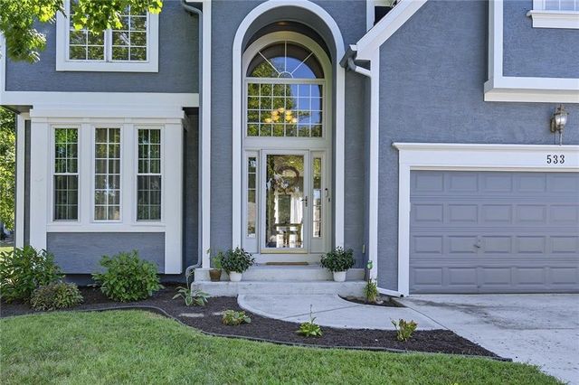 533 NE EMERALD Drive, Lee's Summit, MO 64064