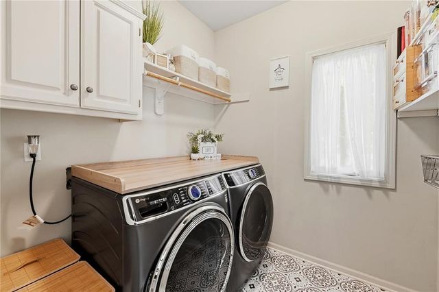 533 NE EMERALD Drive, Lee's Summit, MO 64064