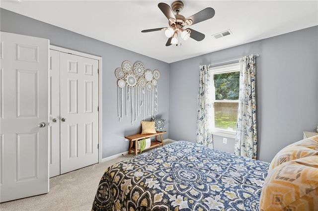533 NE EMERALD Drive, Lee's Summit, MO 64064