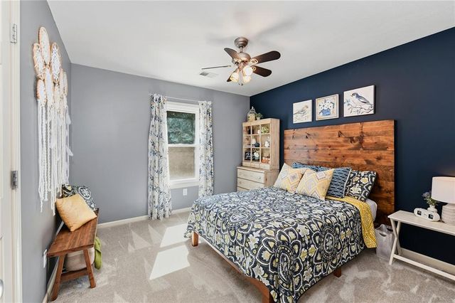 533 NE EMERALD Drive, Lee's Summit, MO 64064