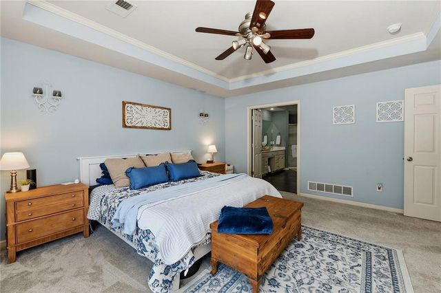 533 NE EMERALD Drive, Lee's Summit, MO 64064