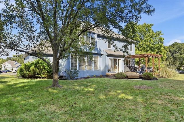 533 NE EMERALD Drive, Lee's Summit, MO 64064