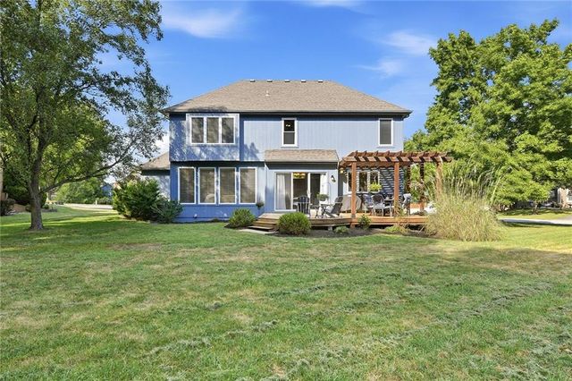 533 NE EMERALD Drive, Lee's Summit, MO 64064