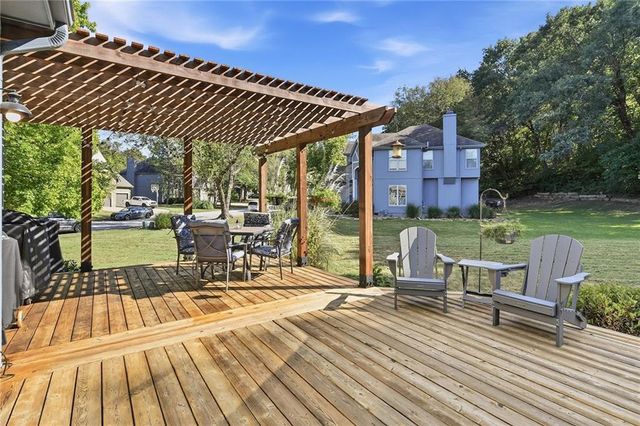 533 NE EMERALD Drive, Lee's Summit, MO 64064