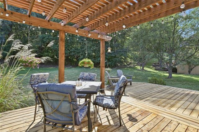 533 NE EMERALD Drive, Lee's Summit, MO 64064