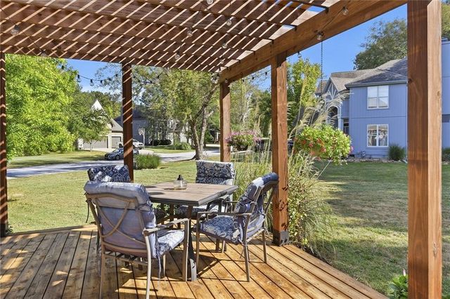 533 NE EMERALD Drive, Lee's Summit, MO 64064