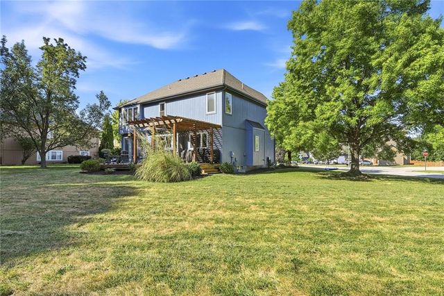 533 NE EMERALD Drive, Lee's Summit, MO 64064