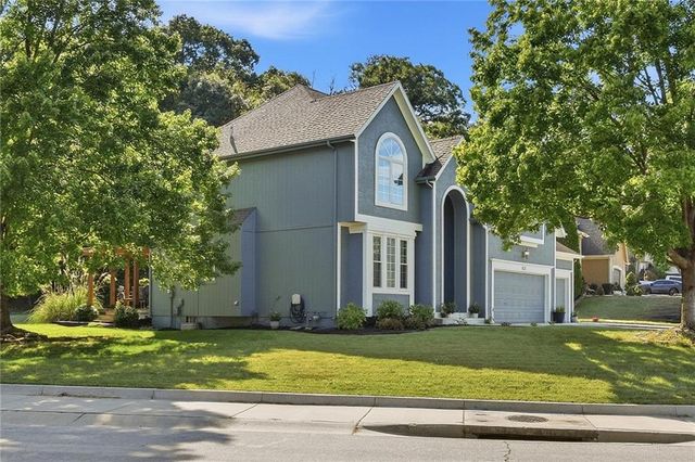 533 NE EMERALD Drive, Lee's Summit, MO 64064