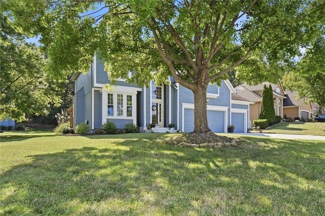 533 NE EMERALD Drive, Lee's Summit, MO 64064