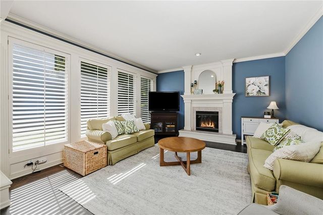 533 NE EMERALD Drive, Lee's Summit, MO 64064