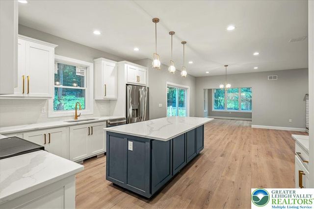 141 Lookout Court, Pocono Twp, PA 18332