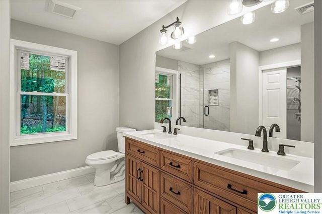 141 Lookout Court, Pocono Twp, PA 18332
