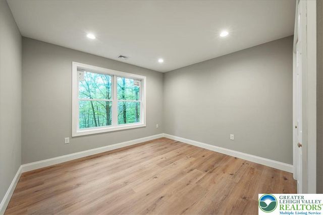 141 Lookout Court, Pocono Twp, PA 18332