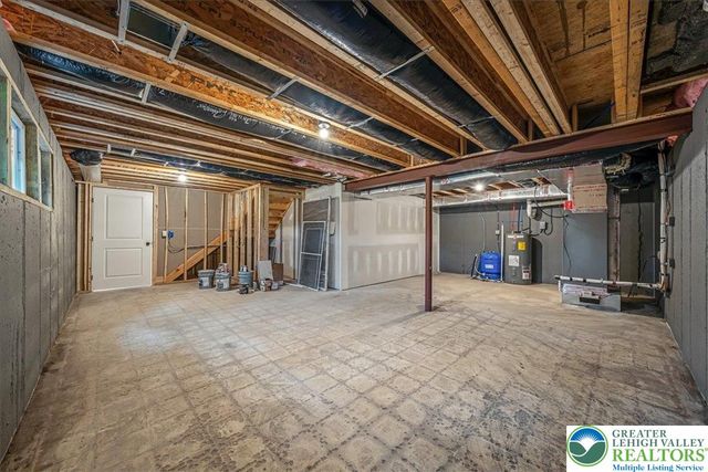 141 Lookout Court, Pocono Twp, PA 18332