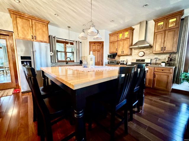 5307 E 1400 N Road, Syracuse, IN 46567