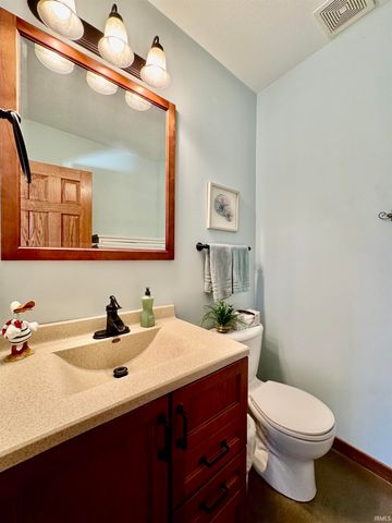 5307 E 1400 N Road, Syracuse, IN 46567