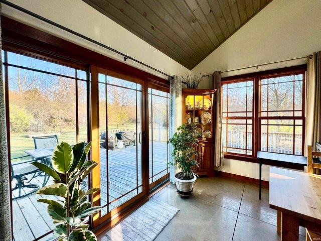 5307 E 1400 N Road, Syracuse, IN 46567