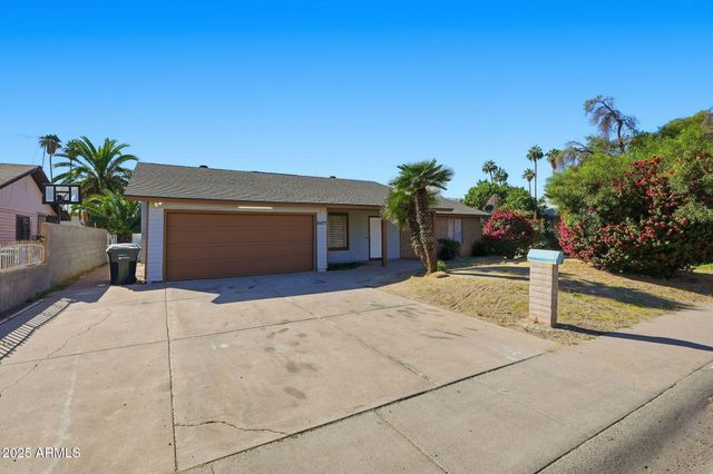 6437 W COLLEGE Drive, Phoenix, AZ 85033