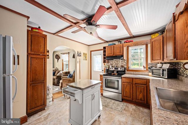 20 WATERFALL RD, Chester Gap, VA 22623