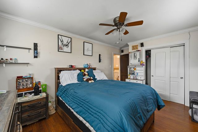 9829 S 51st Avenue, Oak Lawn, IL 60453