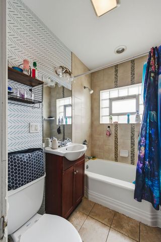 9829 S 51st Avenue, Oak Lawn, IL 60453